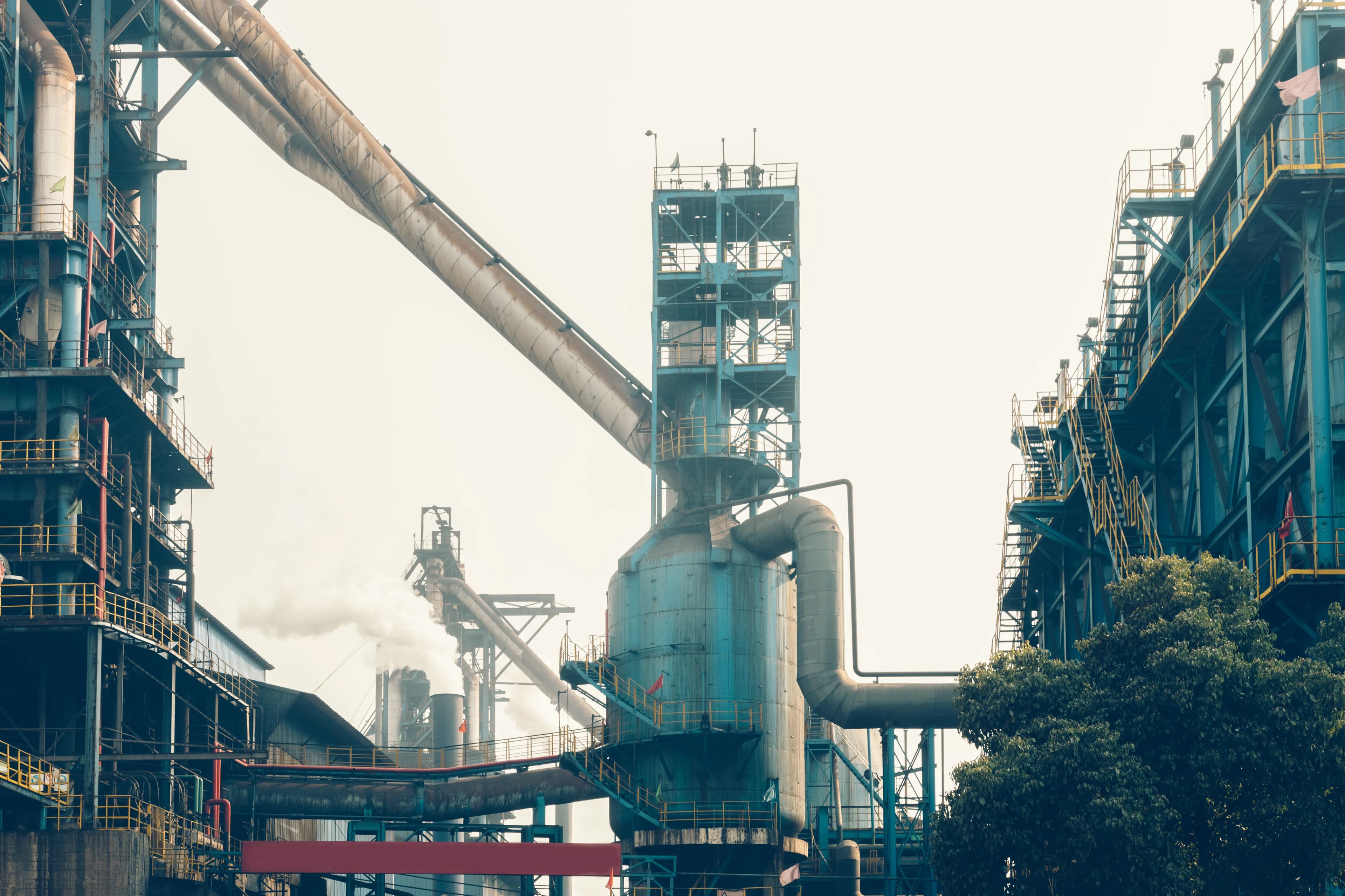 Heavy-duty industrial motor for cement plant crusher and kiln applications